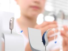 Hörgeräteanpassung beim Akustiker: Vom Erstgespräch