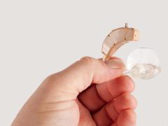 Hörgeräte Rückkopplungen: Leitfaden zur Behebung