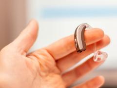 Versicherung für Hörgeräte: Lohnt sich