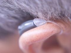 Hörprobleme: Ursachen und Anzeichen einer