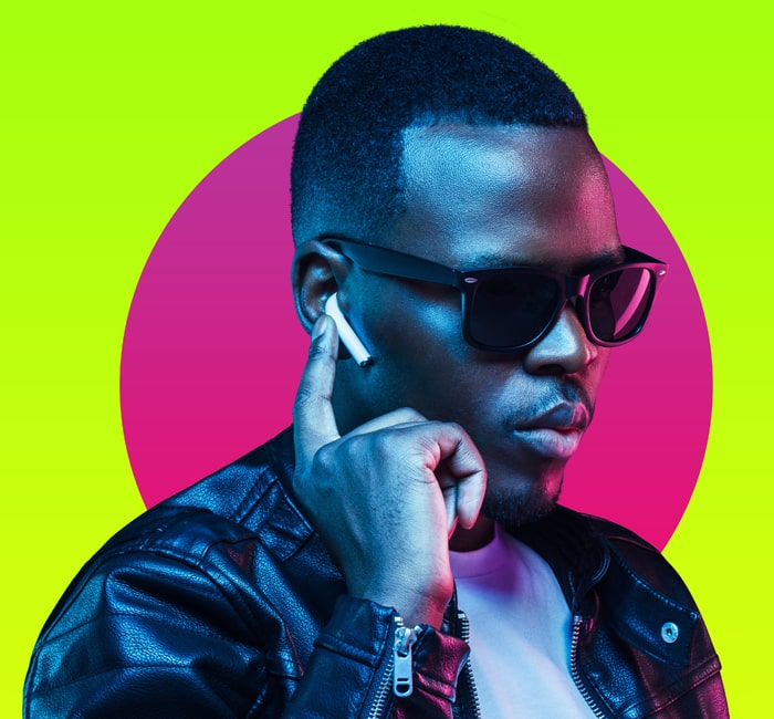 Afrikanischer Mann mit Sonnenbrille