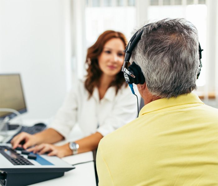 Anpassung beim Akustiker