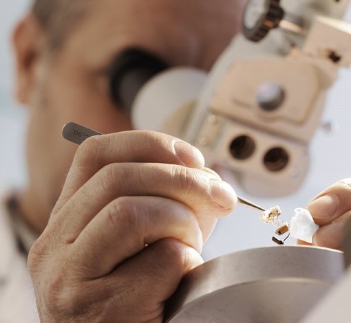 Hörgerät zusammenbauen