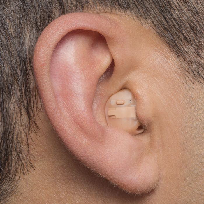 Phonak IdO Hörgerät Mann