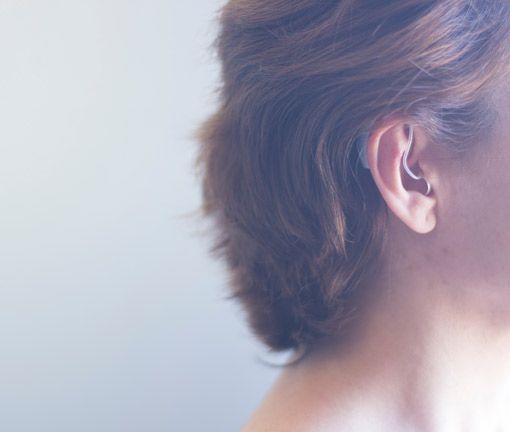 Schwerhörigkeit bei Frauen Ursachen