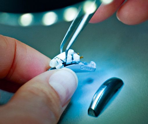 Hörgeräte Reparatur und Anpassung