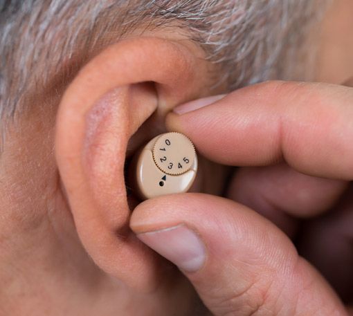 ido hörgeät am ohr